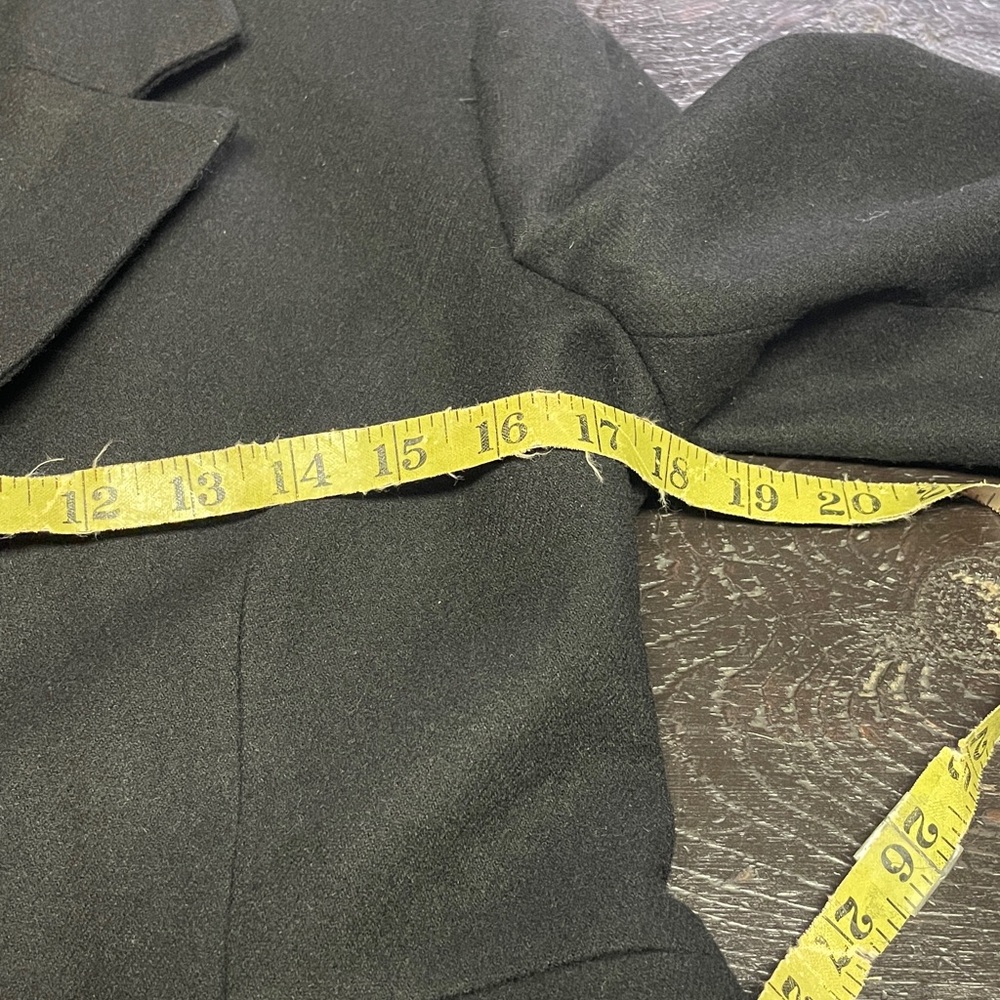 Sundance Rosette Highland Black Wool Blend Button Up
Elbow Patch Blazer Size 4. - Picture 10 of 11